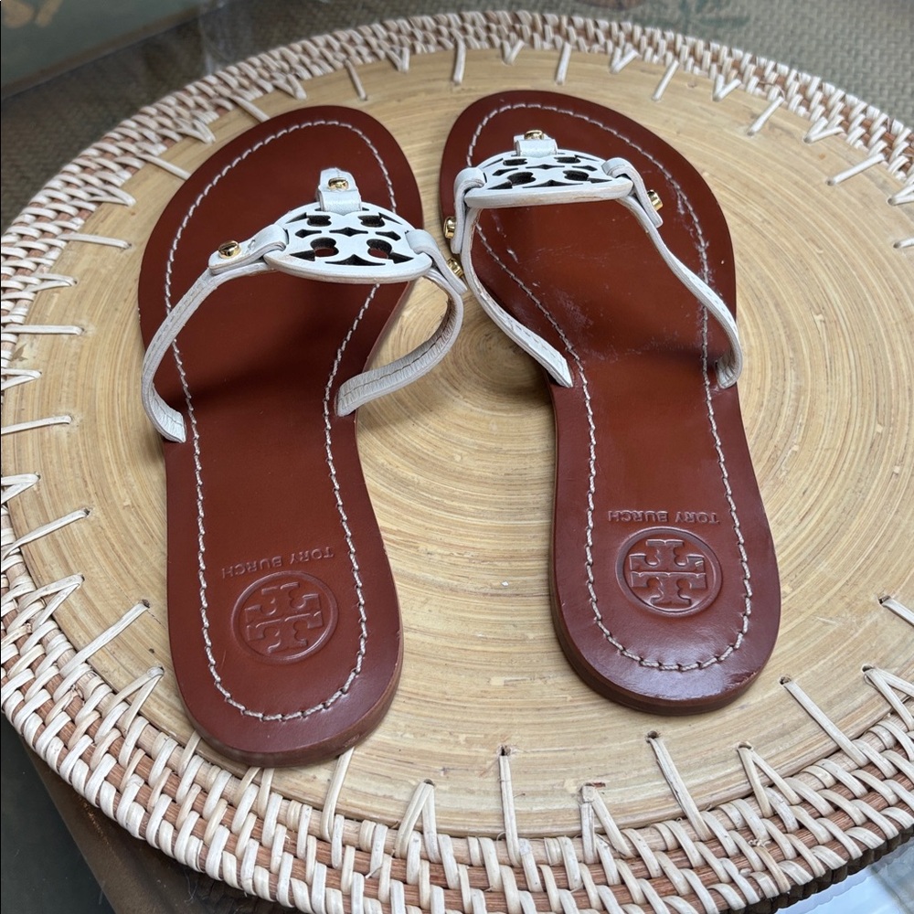 Tory Burch Cream and Brown Logo Thong Sandal size 5.5 - Picture 5 of 7